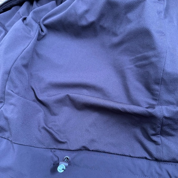 Lululemon Step To It Jacket - Hooded Rain Jacket - Picture 13 of 15
